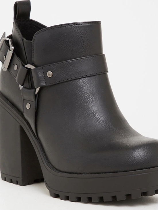 torrid Shoes - NWOT 8WW TORRID Black Platform Lug-Heel Ankle Boot